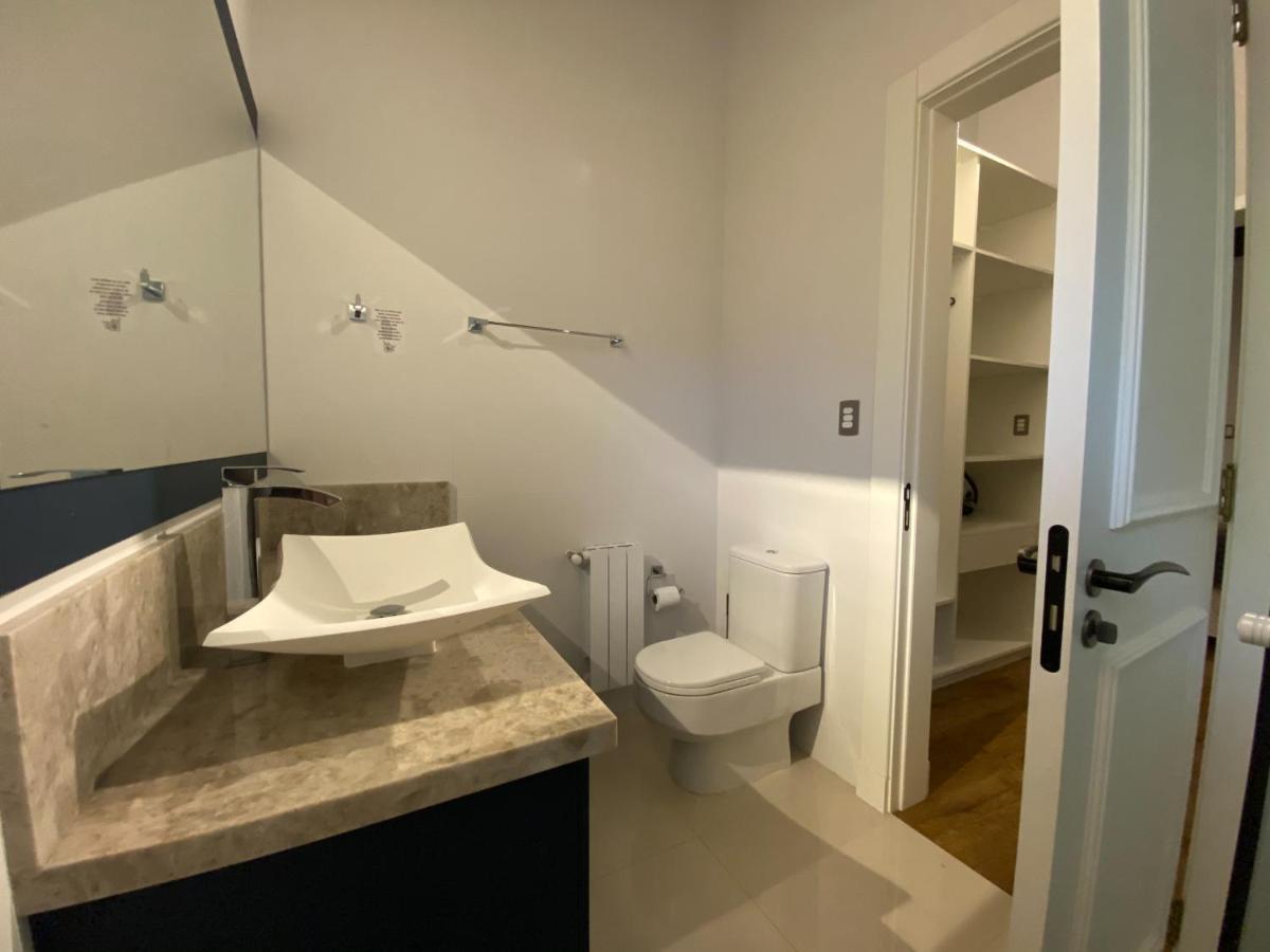 Duplex Com 03 Suites Em กรามาโด ภายนอก รูปภาพ